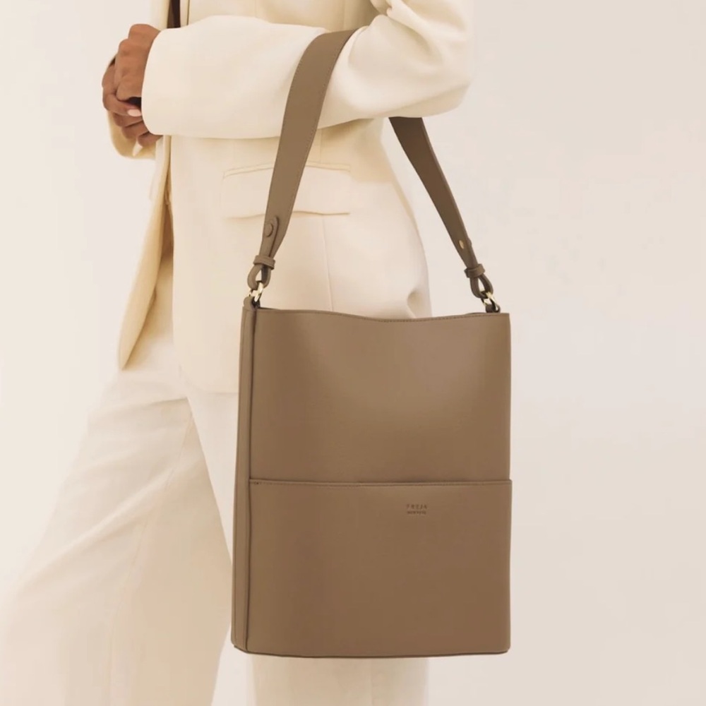 Freja New York - Tall Tote Taupe